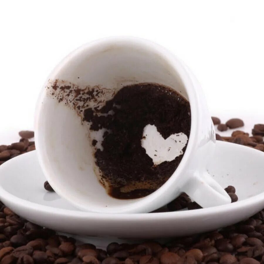 Кофе гадания на кофейной. Перевернутая кофейная чашка. Кофейная Гуща. Кофейная чашка кофейная Гуща. Сердце на кофейной гуще.