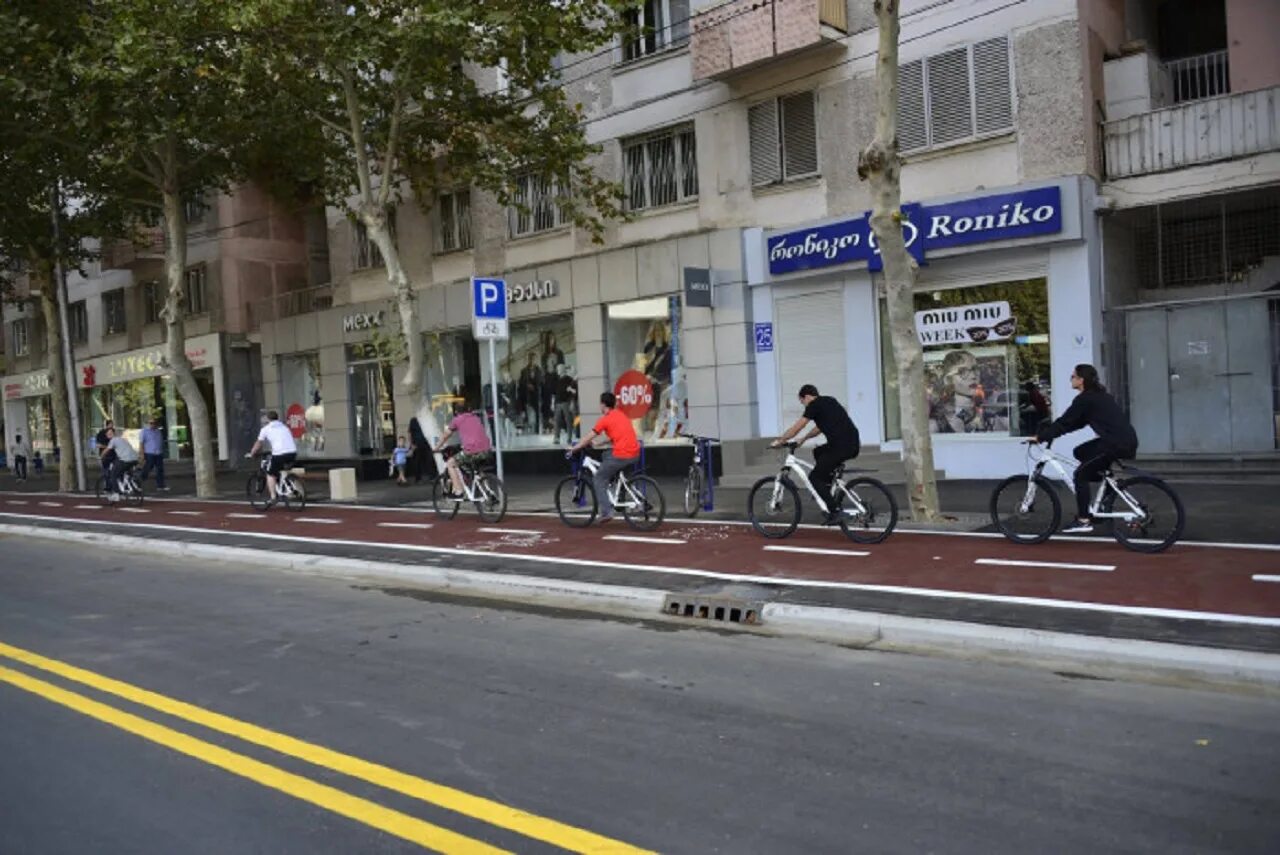 Тбилиси пекина улица 27. Тбилиси ул пекина. Пекина тбилиси. Ул пекине тбилиси улица. Пекинский проспект в тбилиси.