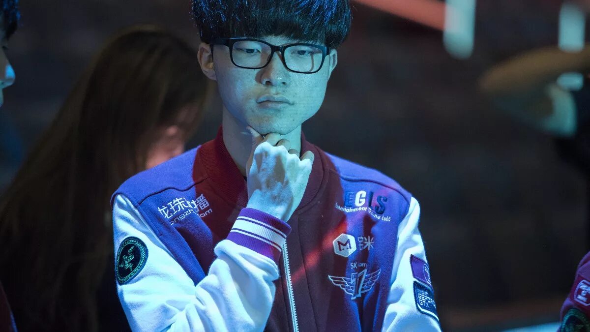 Faker php. Ли «faker» сан хек. faker t1. фейкер лига легенд. игрок faker лол.