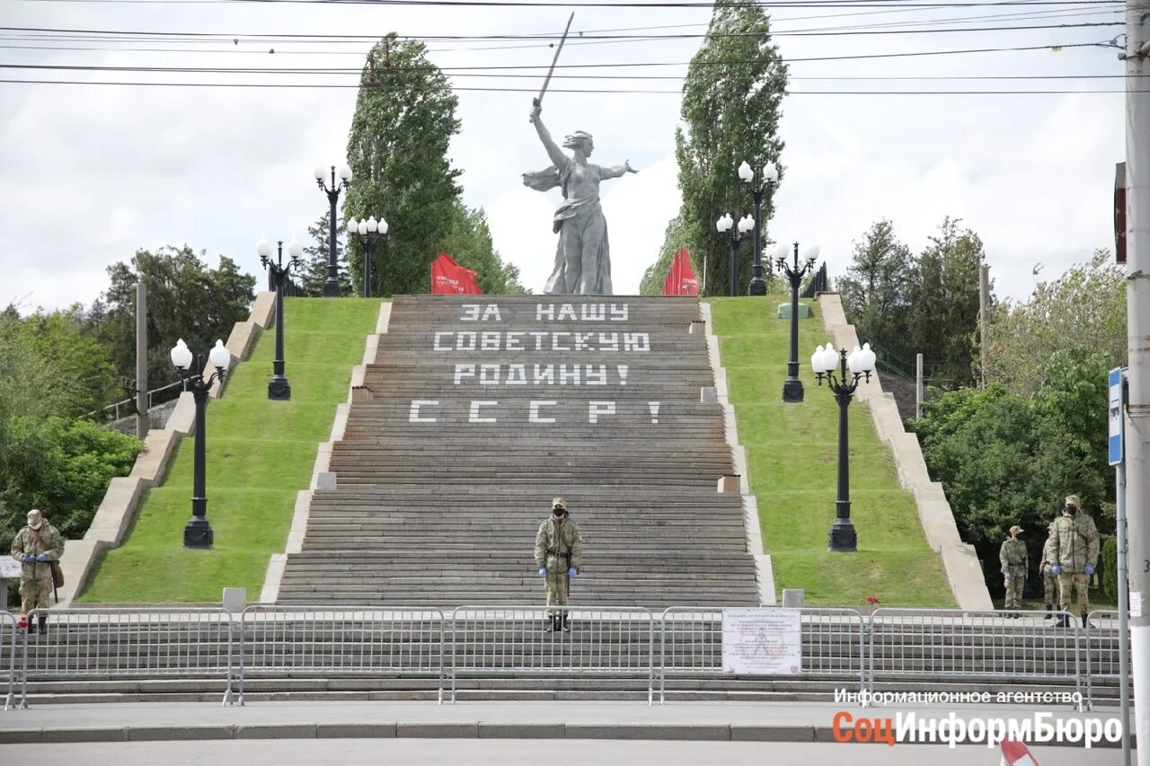 Высота 102.0 волгоград. Мамаев Курган Волгоград 9 мая. Мамаев Курган высота 102. Мамаев Курган 9 мая. Мамаев Курган Волгоград 2021.