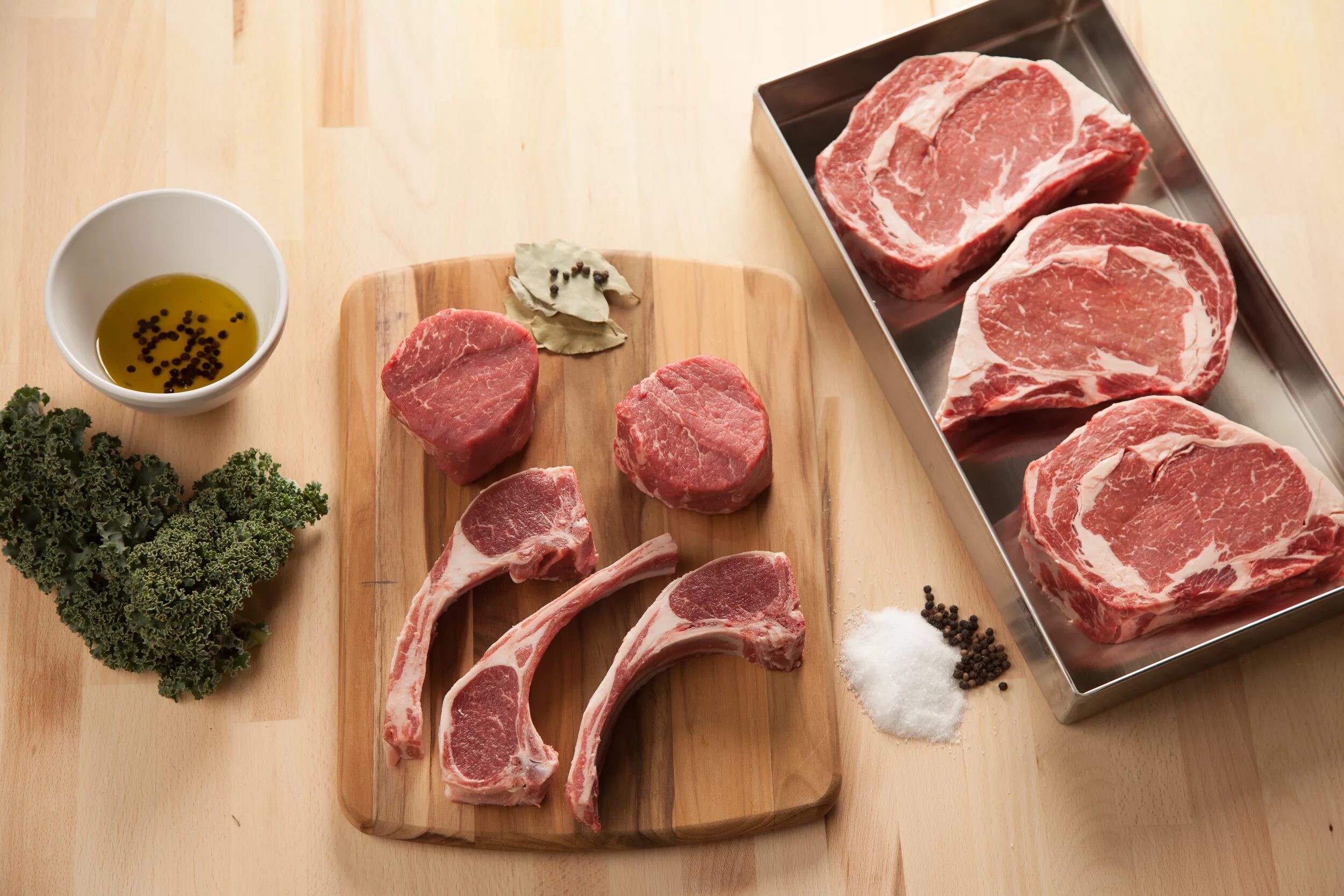 Мясо говядина креатив. Мясная продукция Халяль. Мясо говядина реклама. Мясо говядина фон.