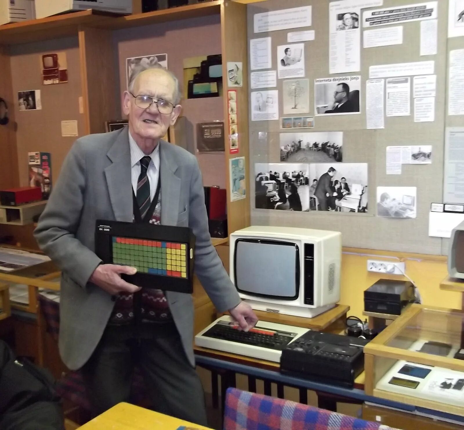 Музей истории вычислительной техники казань. Виртуальный музей техники. Музей носителей информации. Компьютерный музей эдуарда пройдакова. Виртуальный музей истории вычислительной техники в картинках.