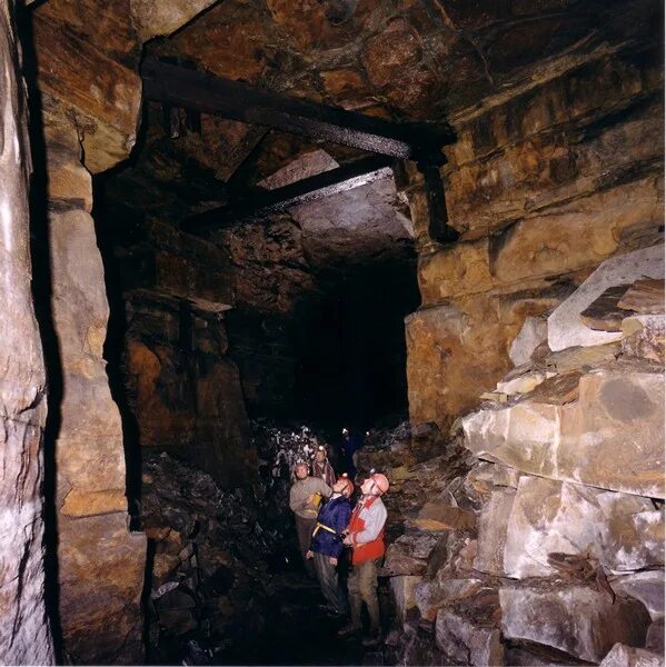 Stone mining. Stone mine. Old mine Stone. Царская Долина шахта фото. Wаystones mine.