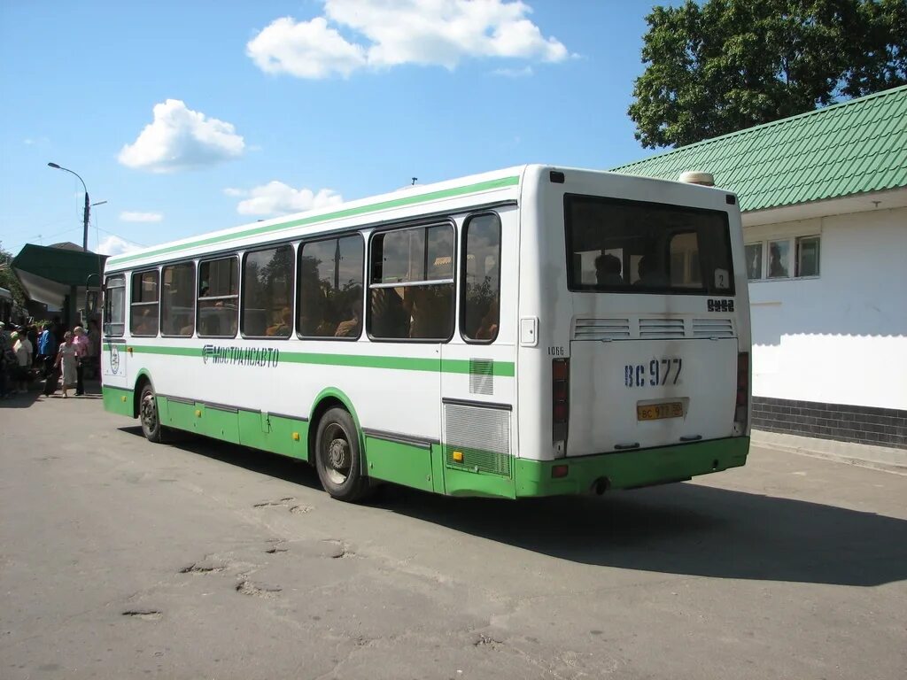 Автовокзал верея. Парк победы верея автобус 301. Автостанция верея. Автостанция верея. Автобусы верея устье.