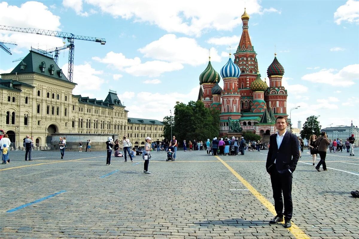 Москва фотки людей. Красная площадь. Люди на красной площади. Москва красная площадь люди. Кремль люди.