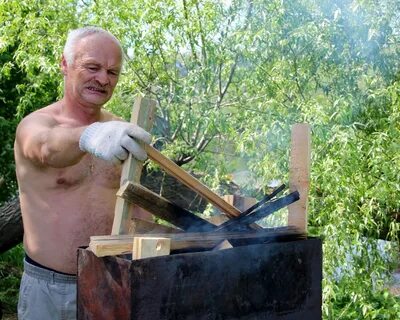 Дед строил