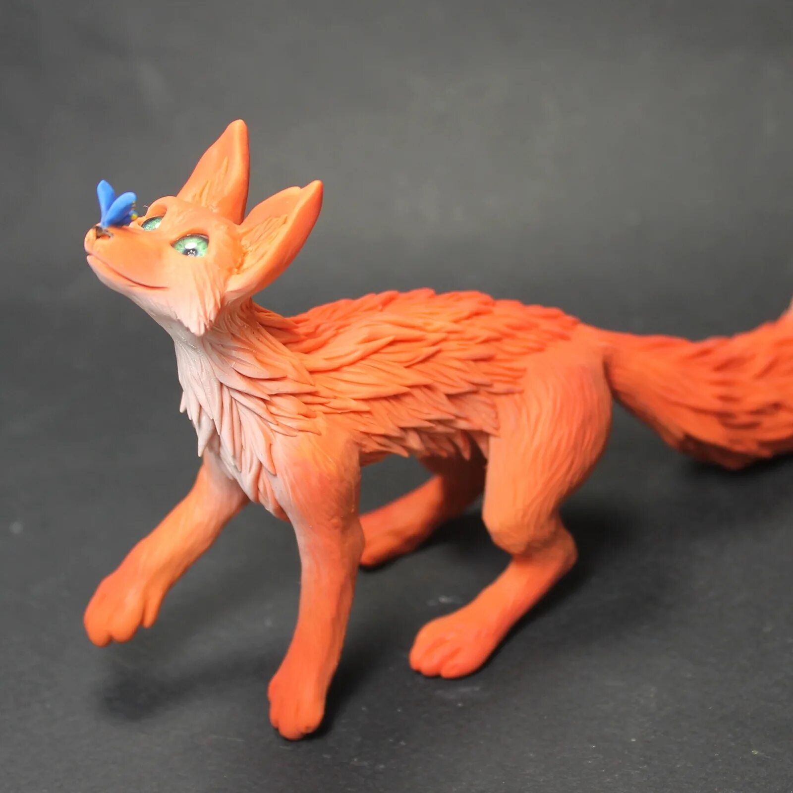 Лиса из пластилина. Лисица самка. Лисичка фыр фыр. Гиена референс. Шапка для ютуба с лисой.