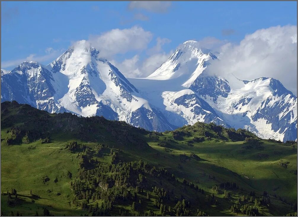 Горы являющиеся естественным. Белуха горный Алтай. Гора Белуха. Уч Сумер гора Белуха. Катон-Карагайский национальный природный парк.