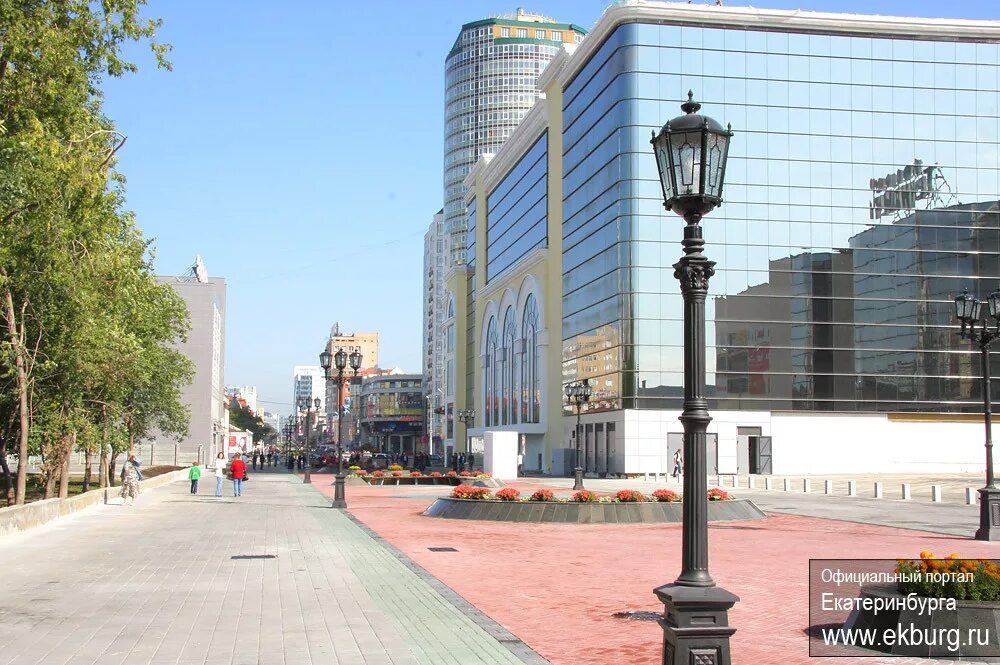Эксаком екатеринбург. Екатеринбург эспланада. екатеринбург центр города 2025. пешеходная зона в екатеринбурге. центр екатеринбурга улицы.