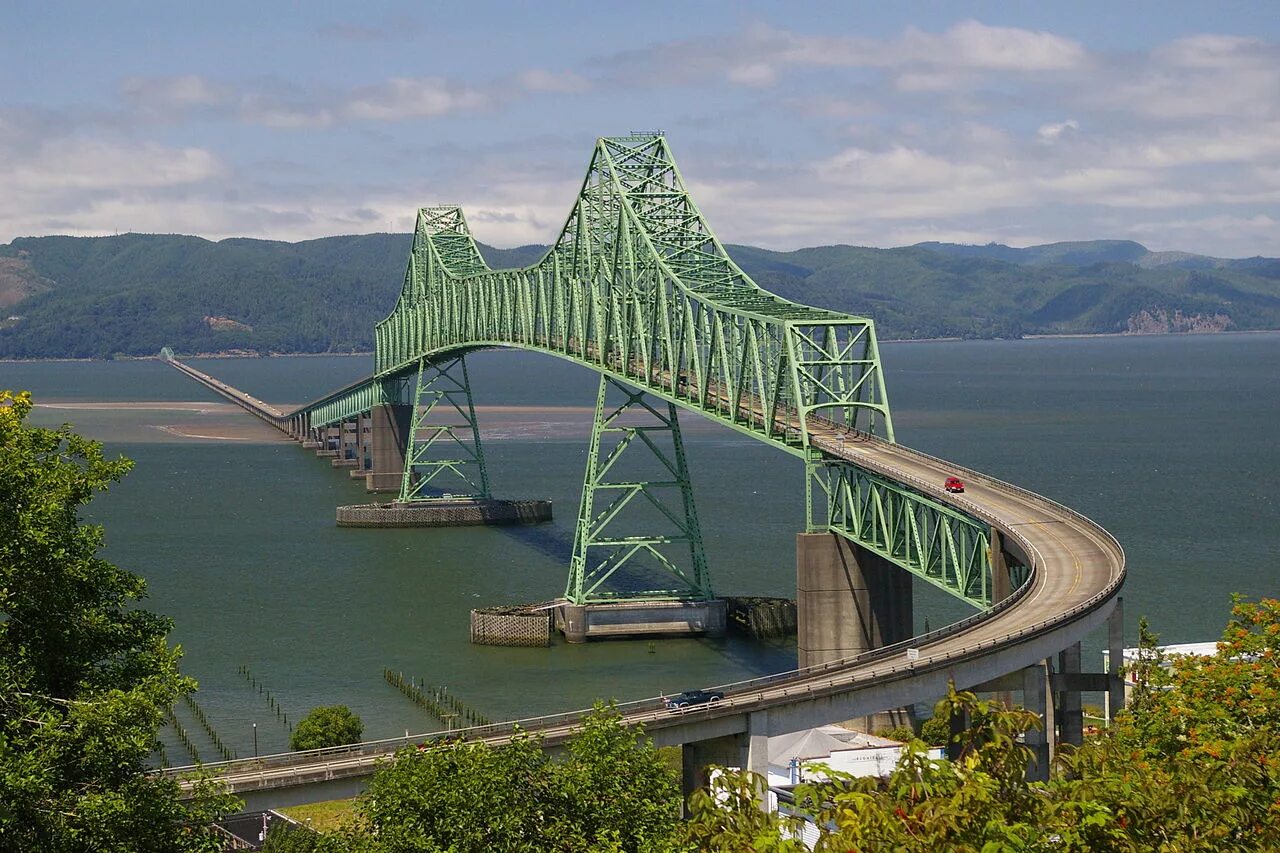 В сша через мост. Мост Астория Меглер. Астория штат Орегон. Мост богов в Орегоне. Астория город в США.