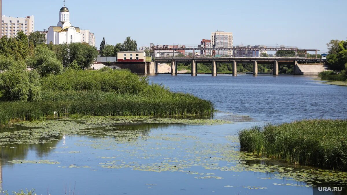 Есть ли река тобол. Река Тобол Курган. Набережная реки Тобол в Кургане. Речка Тобол в Кургане. Город Курган набережная Тобола.