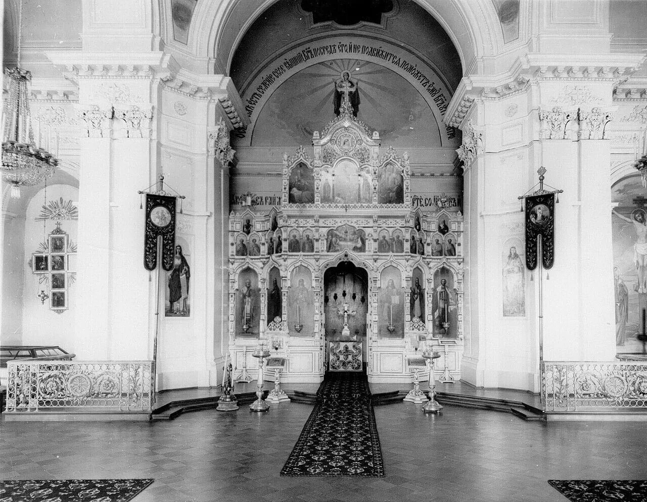 Ансамбль смольного монастыря растрелли. Монастырь благородных девиц. Смольный собор иконостас. Ансамбль смольного монастыря. Монастырь благородных девиц.