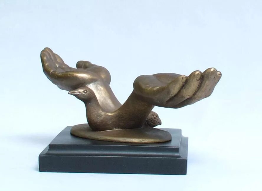 Арсен аветисян скульптуры. Символ скульптора. Символы на памятниках. Силуэт статуи. Скульптура символ.