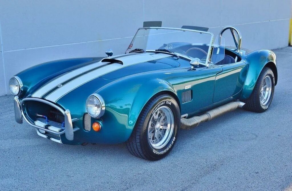 Shelby cobra купить. Шевроле Шелби Кобра. Форд Кобра 1965. Форд Кобра 427. Форд Шелби Кобра 1965.