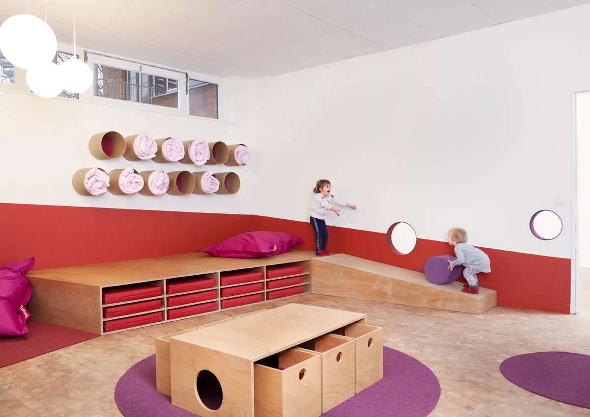 Трансформируемая мебель для детских садов подиум. Кровати подиумы в детском саду. Подиум в детском саду. Подиум в детском саду в спальне. Подиум в детской