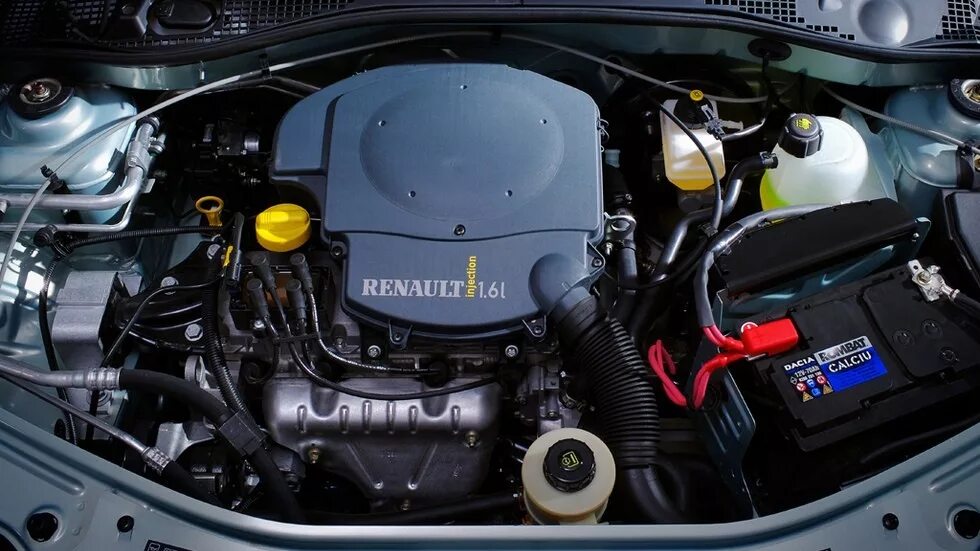 Двигатель рено логан 1 поколения. Двигатель Рено Логан 1.4. Renault Kangoo 1.4 моторный отсек. Моторный отсек Рено Логан 1.6. Моторный отсек Рено Логан 1.4.