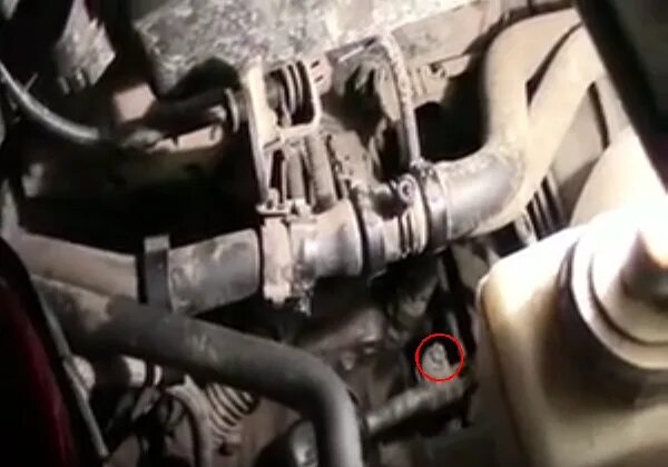 Где находится стартер логан 1. Расположение стартера рено логан 1.6. где расположен стартер на рено логан 1.6. стартер логан 2 где находится. где находится стартер на логане 1.6.