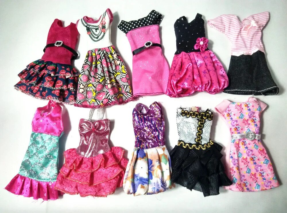 Какую одежду для кукол. Одежда для кукол. Модная одежда для кукол. Платья для кукол. Красивая одежда для кукол.