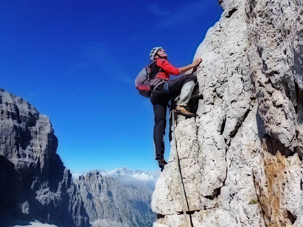 Скалолазание в горах. About climbing. Скалолазание. Скалолазание. Подъем на скалу.