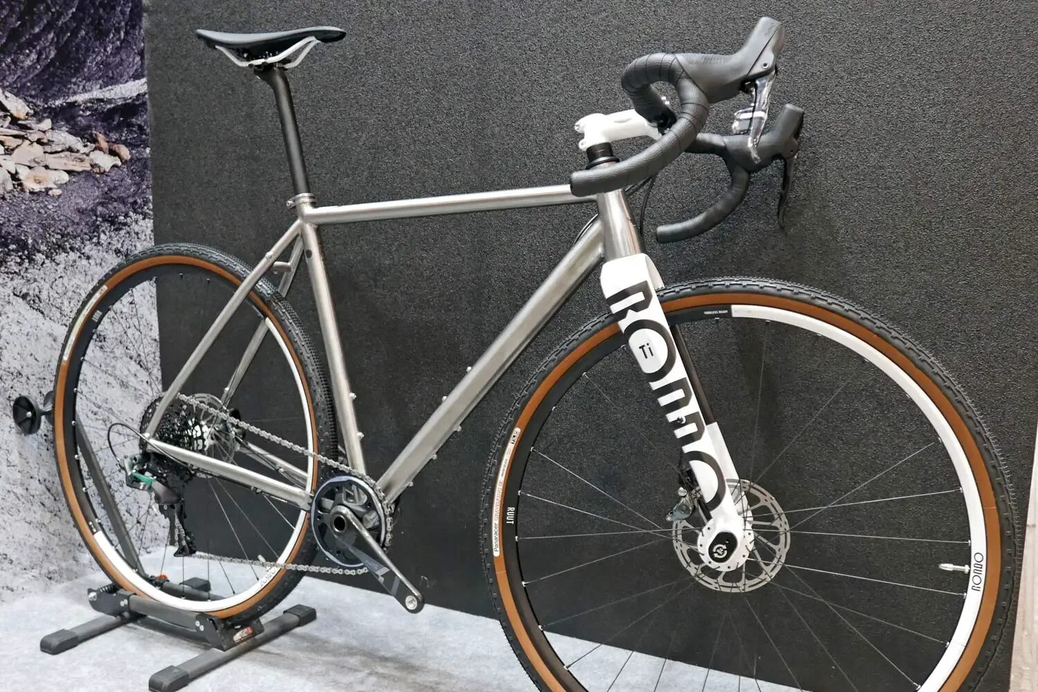 Rondo across countless kalpas. Rondo ruut ti Gravel Bike 2021. Rondo Gravel Bikes. ХВЗ Gravel. Титановый велосипед Рондо.