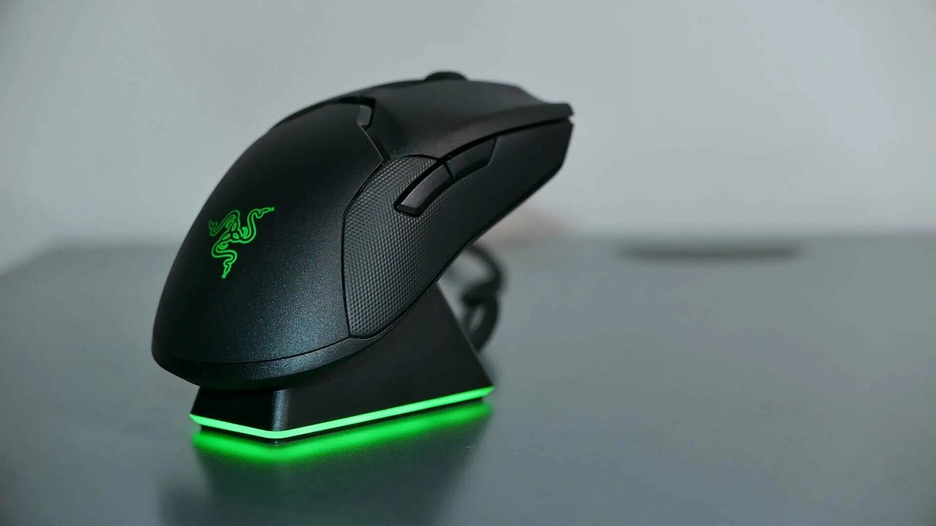 Игровая мышь Razer Viper Ultimate. Беспроводная мышь Razer Viper Ultimate. Мышки рейзер Вайпер беспроводная. Razer Viper Ultimate Quartz. Мышь razer viper беспроводная