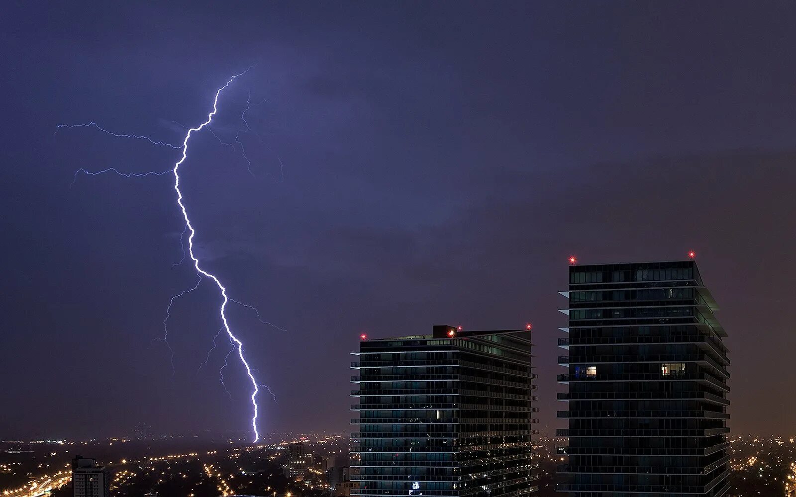 Thunder rain. Гроза. Молния. Молния Эстетика. Молния в городе.