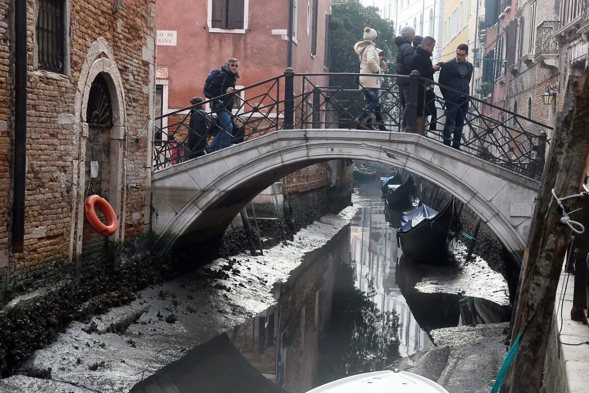 Новости Сегодня 22.02.2023 - ВЕНЕЦИЯ ПЕРЕСЫХАЕТ И ВОДА УШЛА ИЗ КАНАЛОВ: ЧП Катак