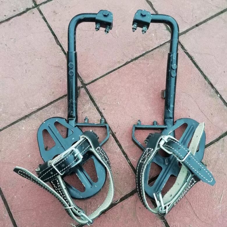 Лазы лмц монтерские (с зап. На подножке когтя лаза должны быть нанесены. На подножке когтя лаза должны быть нанесены. Лазы универсальные лу (а) и когти монтерские км-2 (б). "лазы для круглых бетонных опор 460мм".