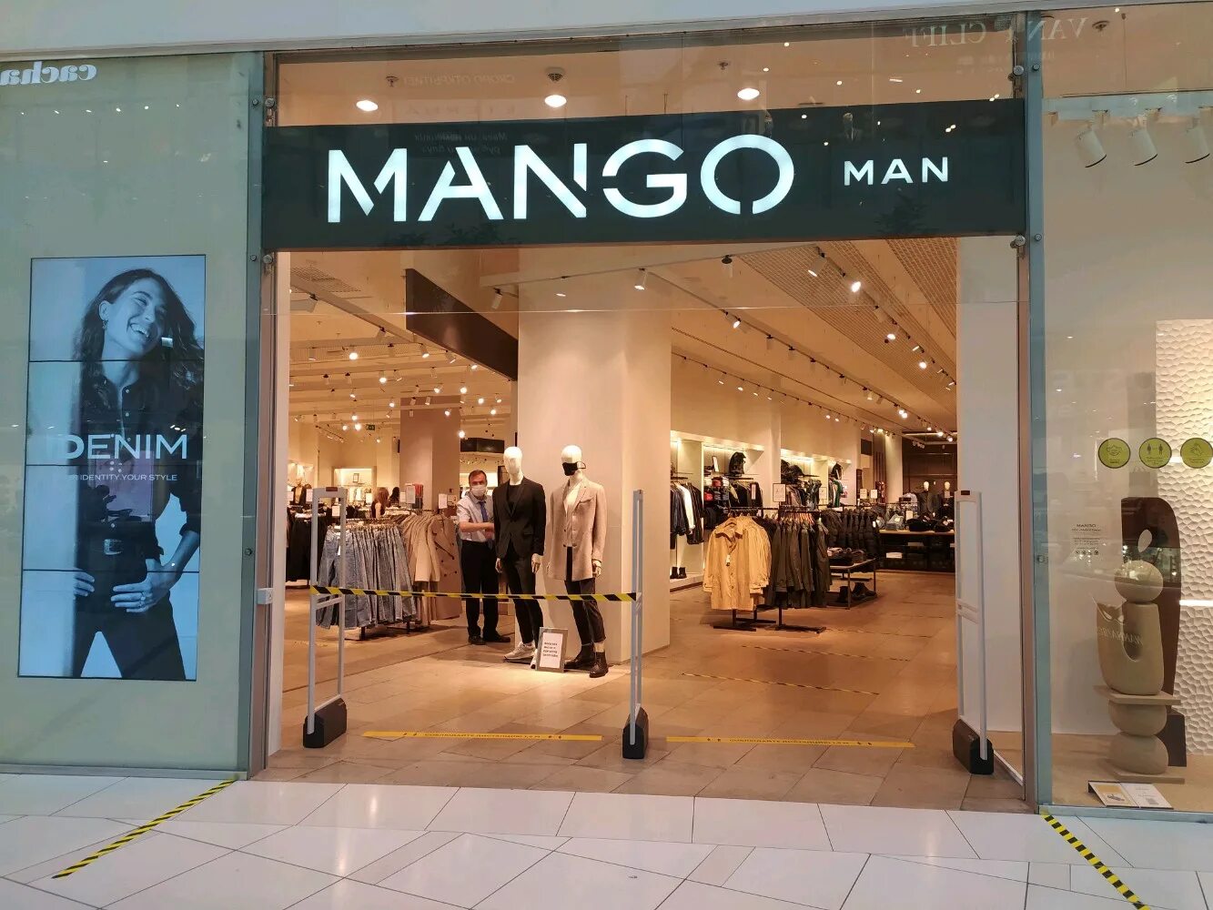 Манго магазин. Большой магазин манго в Москве. Торговый центр манго Москва. Манго одежда Атриум.