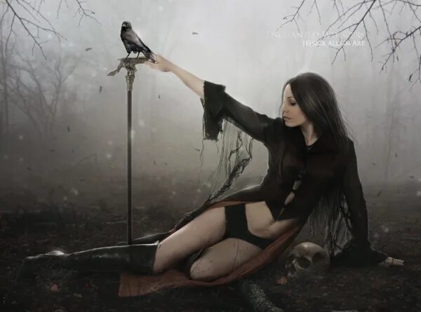 Чёрные вороны виктория черенцова. Песню поет девушка вороны. Красивая ведьма. Фотосессия с вороном. Ведьма фэнтези.