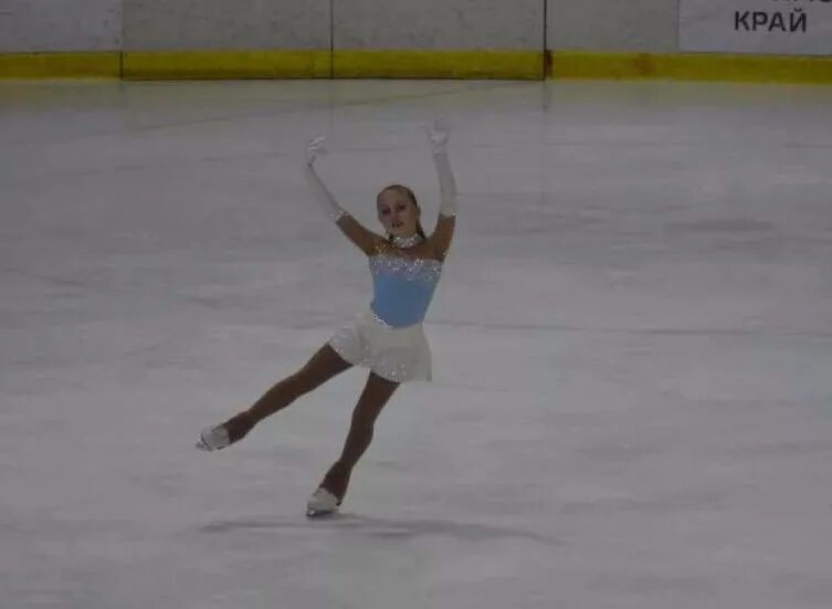 Секция фигурного катания узор ип баранчиковой. Аня щербакова фигуристка 2022. Камила валиева фигуристка. Мастер спорта по фигурному. Фигурное катание.