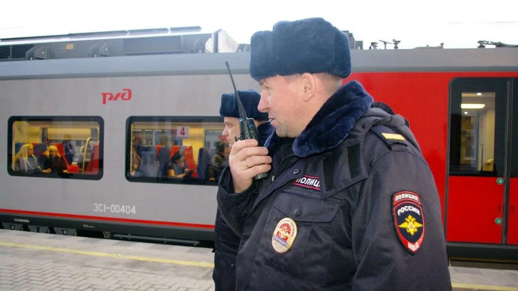 Полицейский ППСП на Железнодорожном транспорте. Линейная полиция РЖД. Сотрудники транспортной полиции. Полиция на транспорте. Мвд линейная полиция