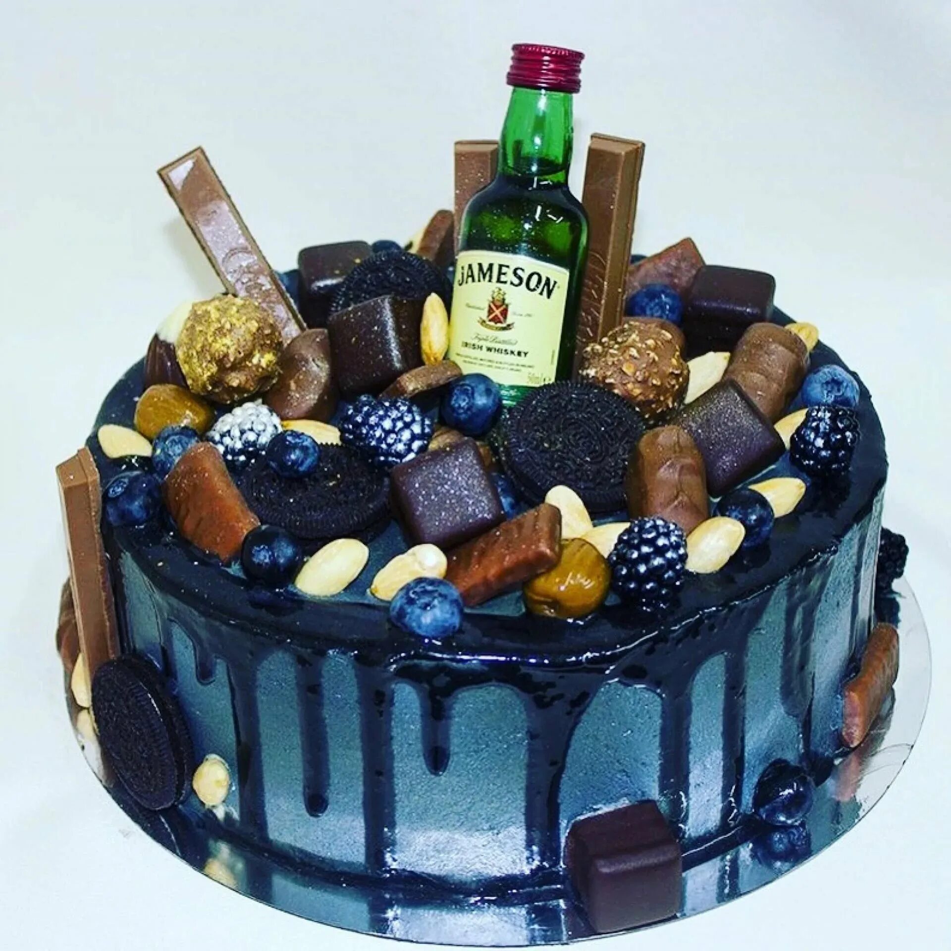 Торт мужчине на день рождения 45. Мужской торт. Красивый мужской торт. Торт для мужчины на день рождения. С днём рождения мужчине тортик.