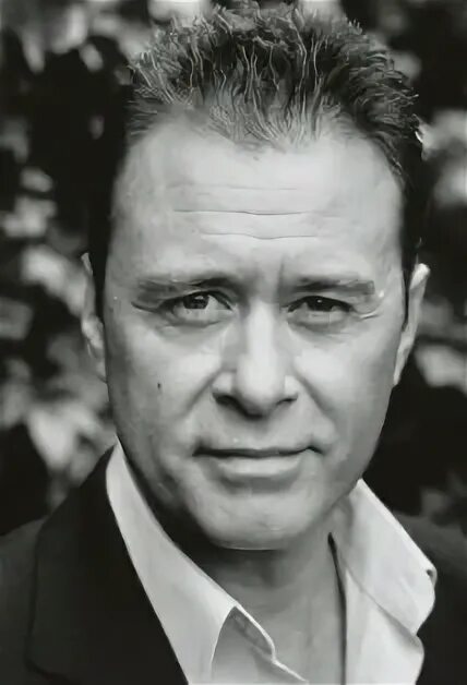 Актер баха. Джон хаус. баха актер.