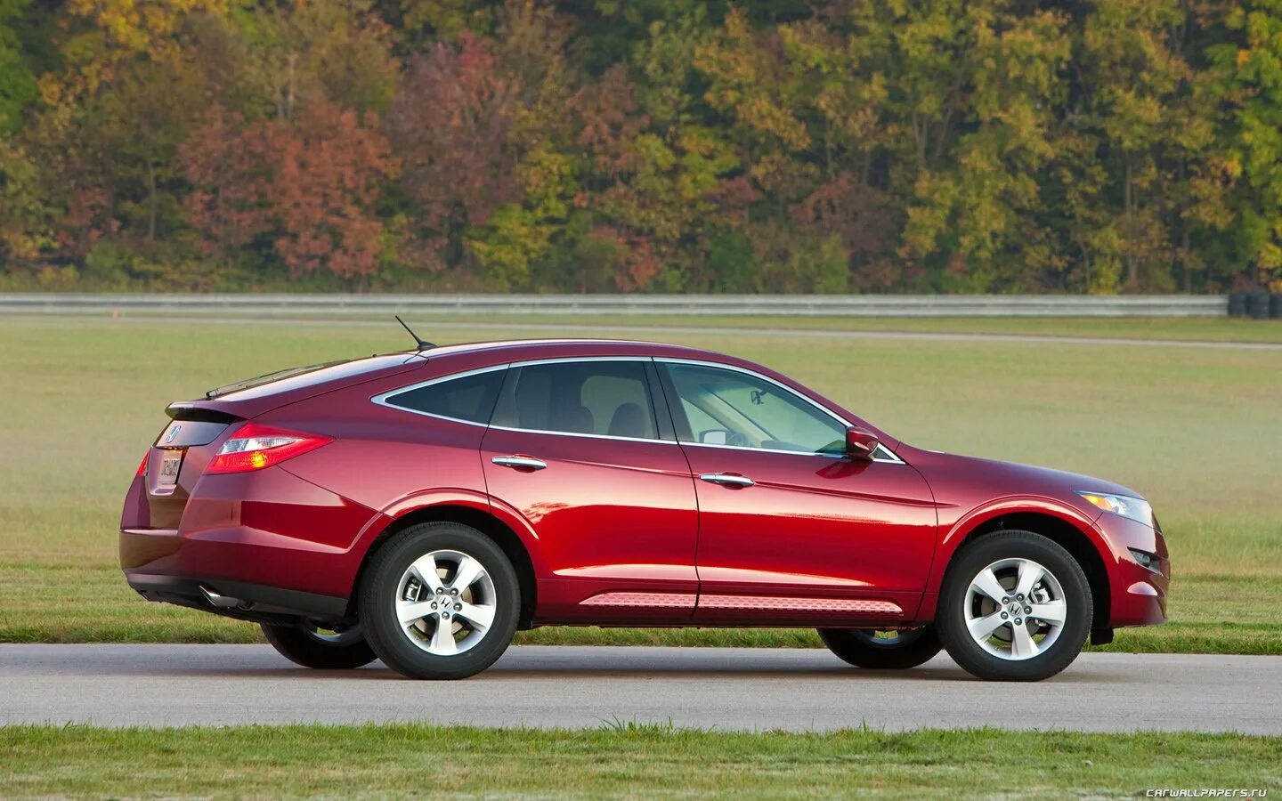 Хонда легковые автомобили. Honda Crosstour 2010. Honda Accord Crosstour. Хонда Кросстур 2010. Хонда лифтбек Кросстур.