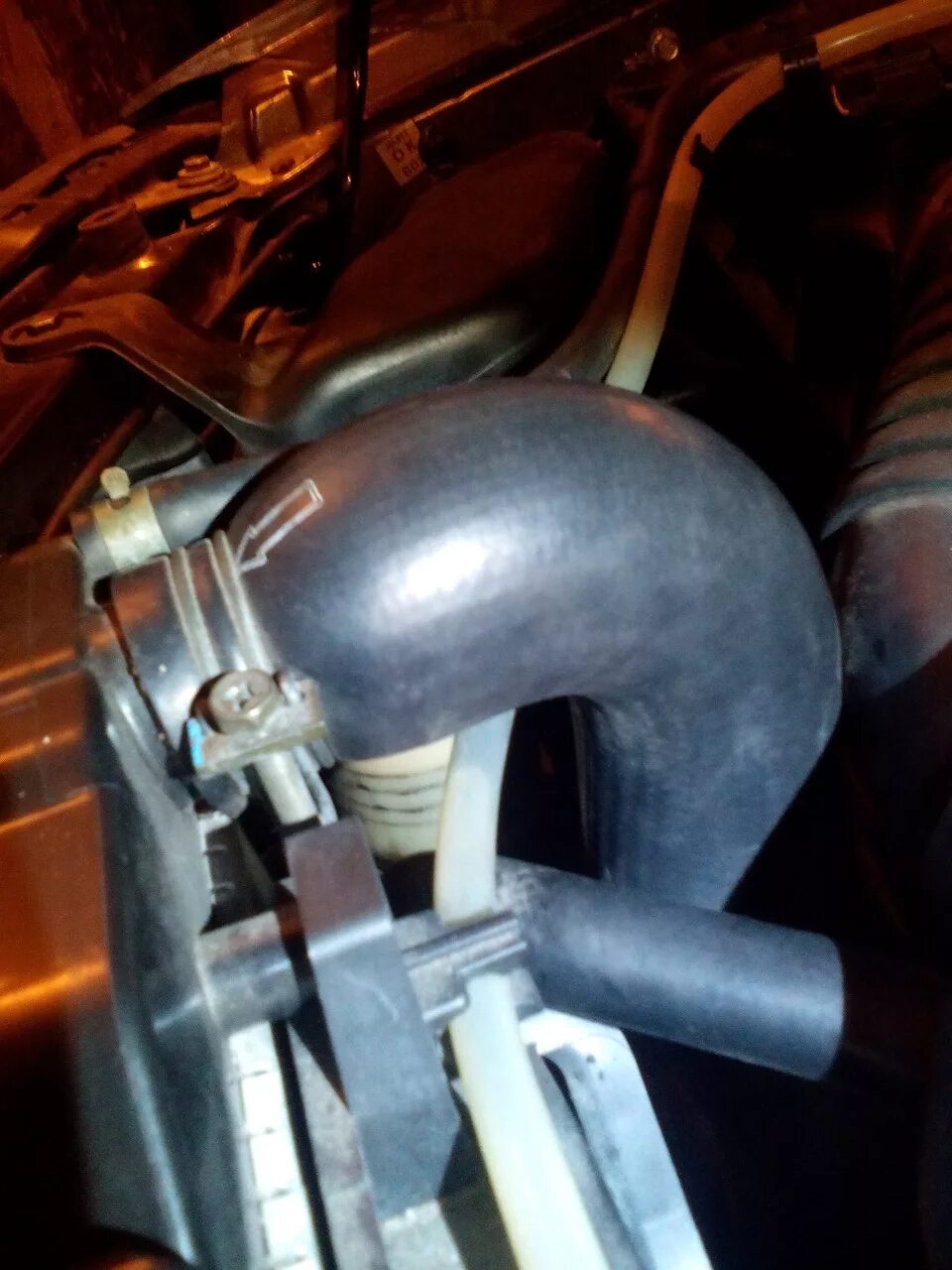 Honda crv 1 радиатор соединение потрупка. Патрубки охлаждения уаз патриот. Печка ваз 2114. Приора тройник патрубок радиатора. Патрубки радиатора охлаждения ваз 2114.