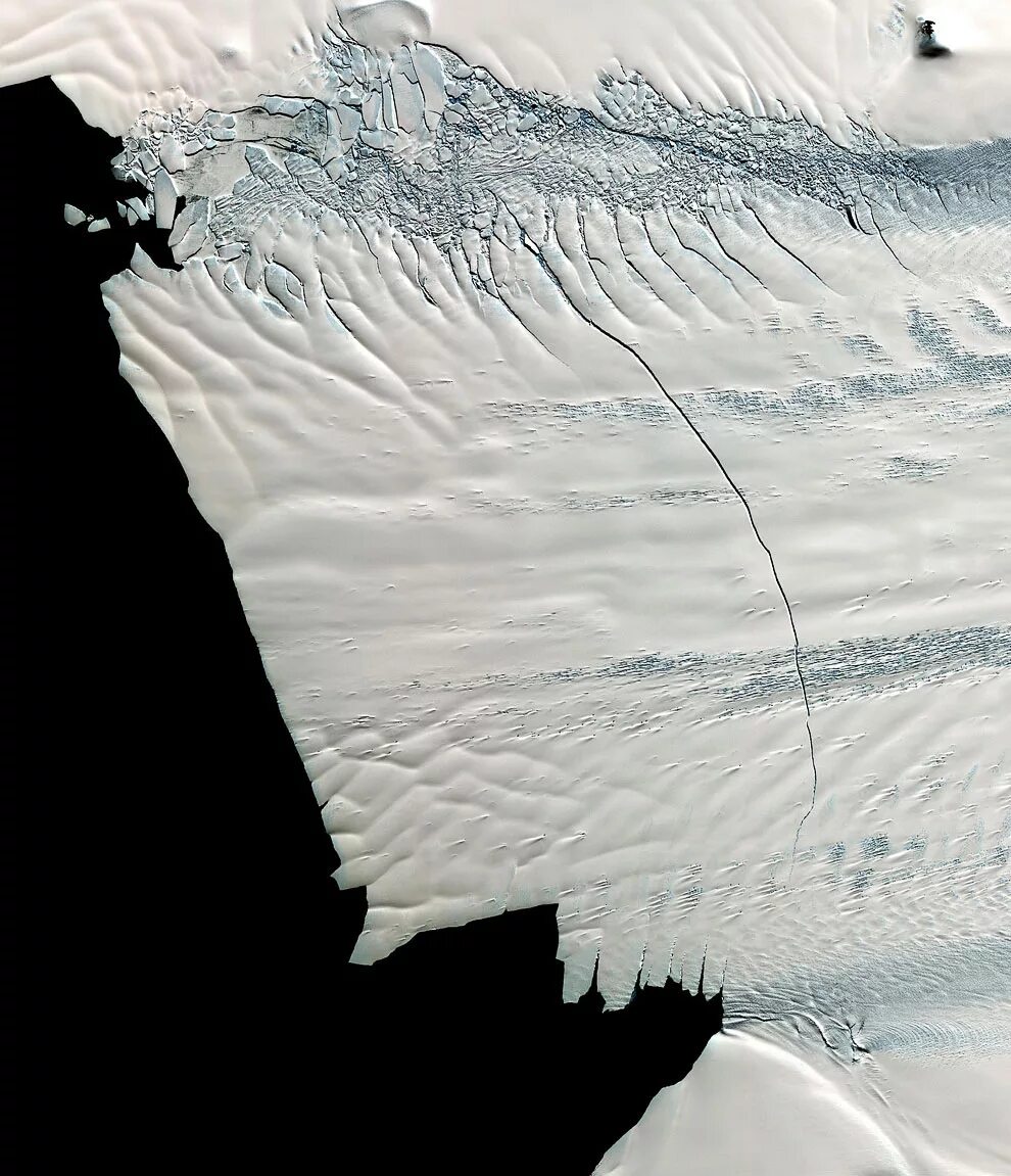 Трещина длина. Ледник Пайн-Айленд. Откололся ледник в Антарктиде. Шельфовый ледник Пайн-Айленд. Трещина в Антарктиде.