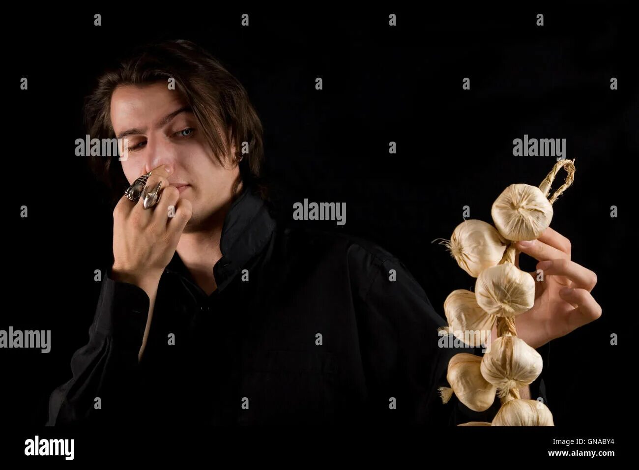 Чеснок vampire. Чеснок vampire. Осиновый кол и чеснок. Чеснок vampire. Человек чеснок.