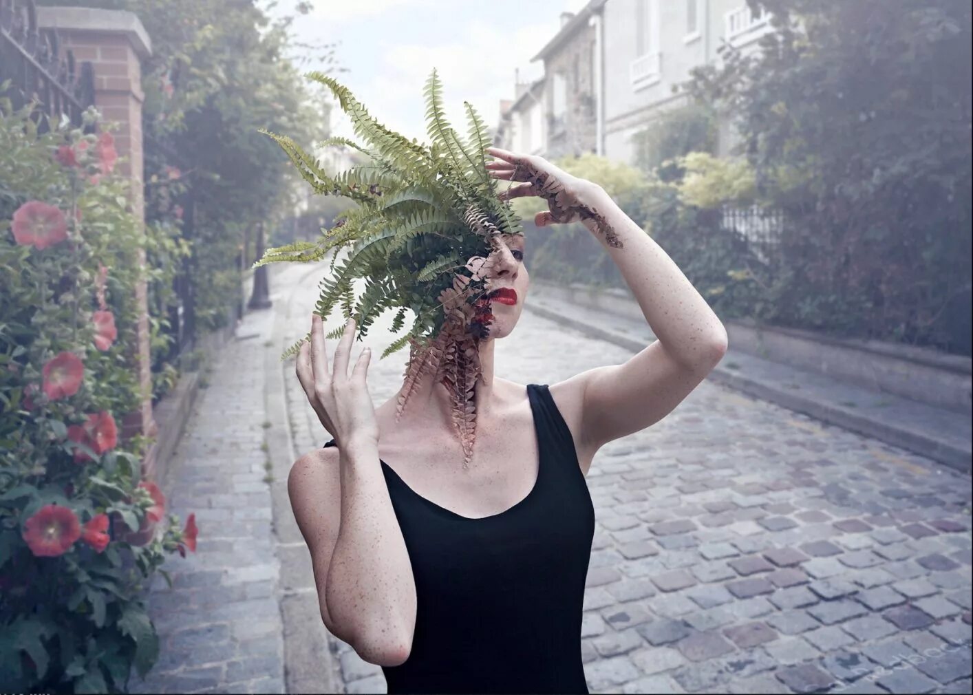 Необычные странных людей. Растения и человек. Необычные фотографии. Фотосессия с растениями. Необычные фотосессии.