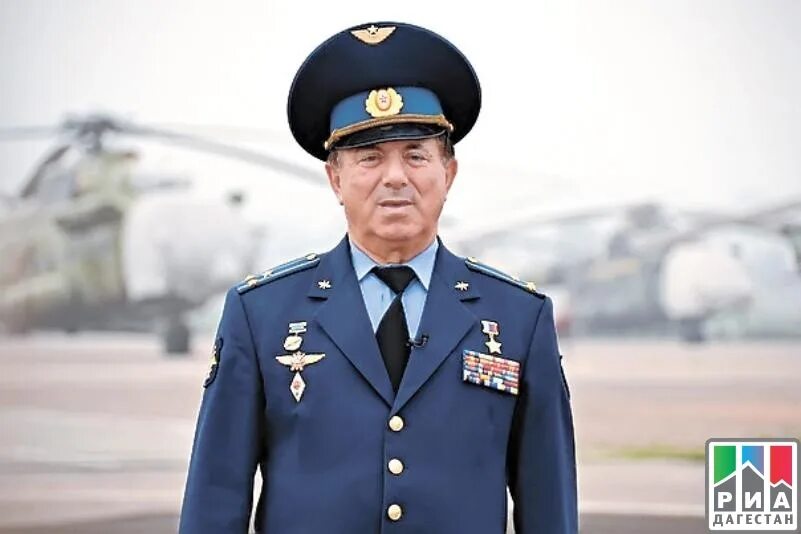 Тайгиб омарович толбоев. Тайгиб толбоев. герой россии толбоев тайгиб омарович. толбоев тайгиб омарович летчик испытатель. тайгиб омарович толбоев полковник.
