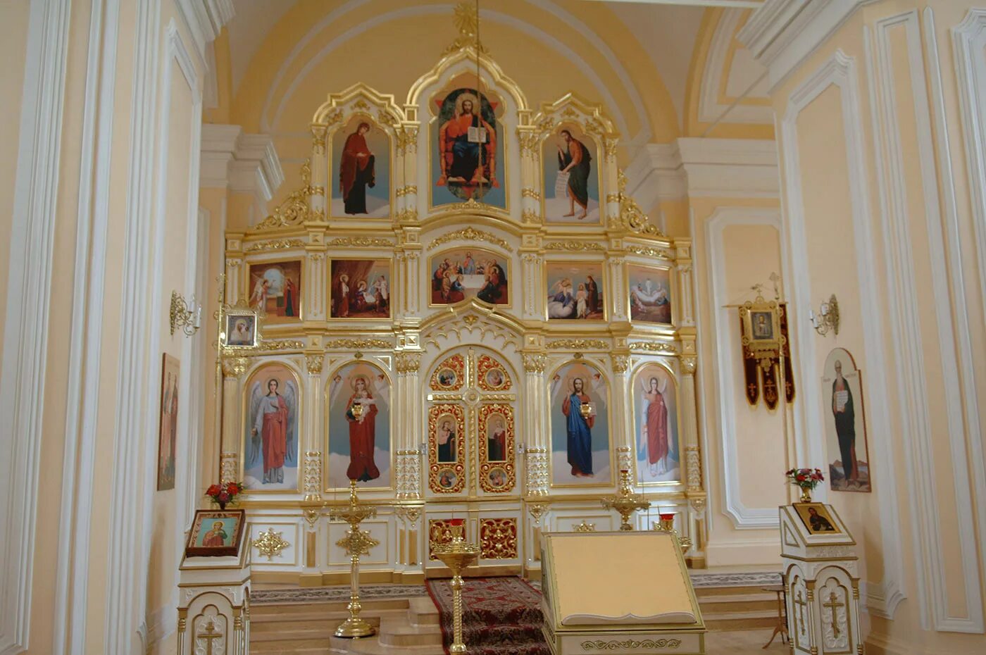 Марии магдалины платные услуги. Марина магдалина икона. Мглу храм марии магдалины. Гастроэнтерологическое отделение святой марии магдалины. Храм марии магдалины в бутово внутри.