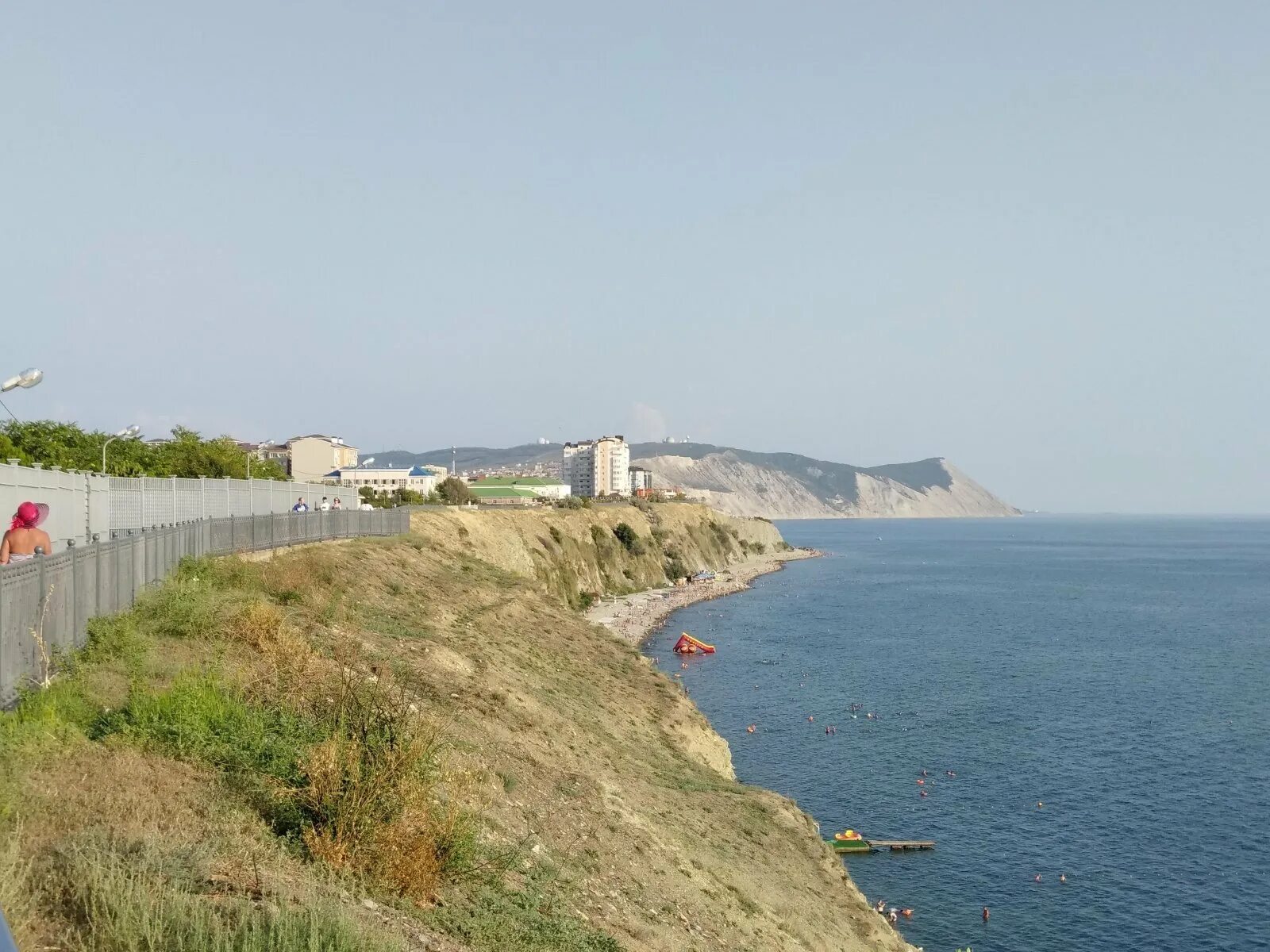 Анапа район высокий берег. Район высокий берег Анапа пляж. Море Анапа высокий берег. Обрывистый берег Анапа. Берег анапы 2