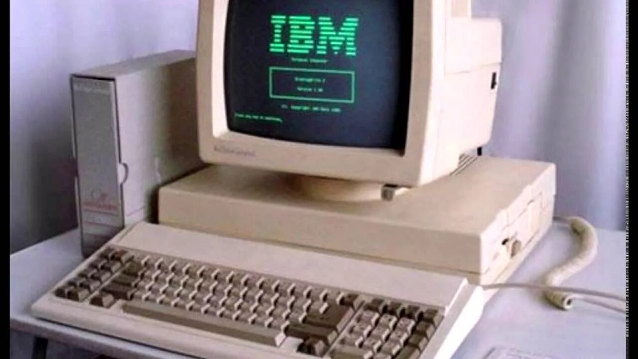 Old computer. Старый компьютер Mercury. Старые компьютеры с зелеными цифрами. Старый компьютер Summit. Clone IBM PC.