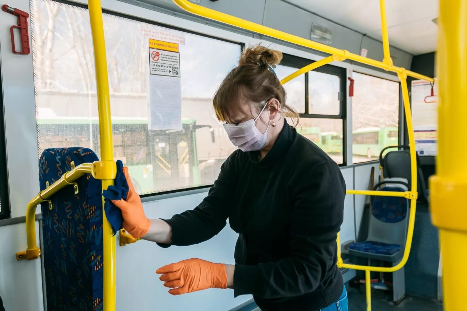 Служба общественного транспорта. Поручни в автобусе. Безопасность в общественном транспорте. Меры безопасности в общественном транспорте. Контроль пассажиров в транспорте.