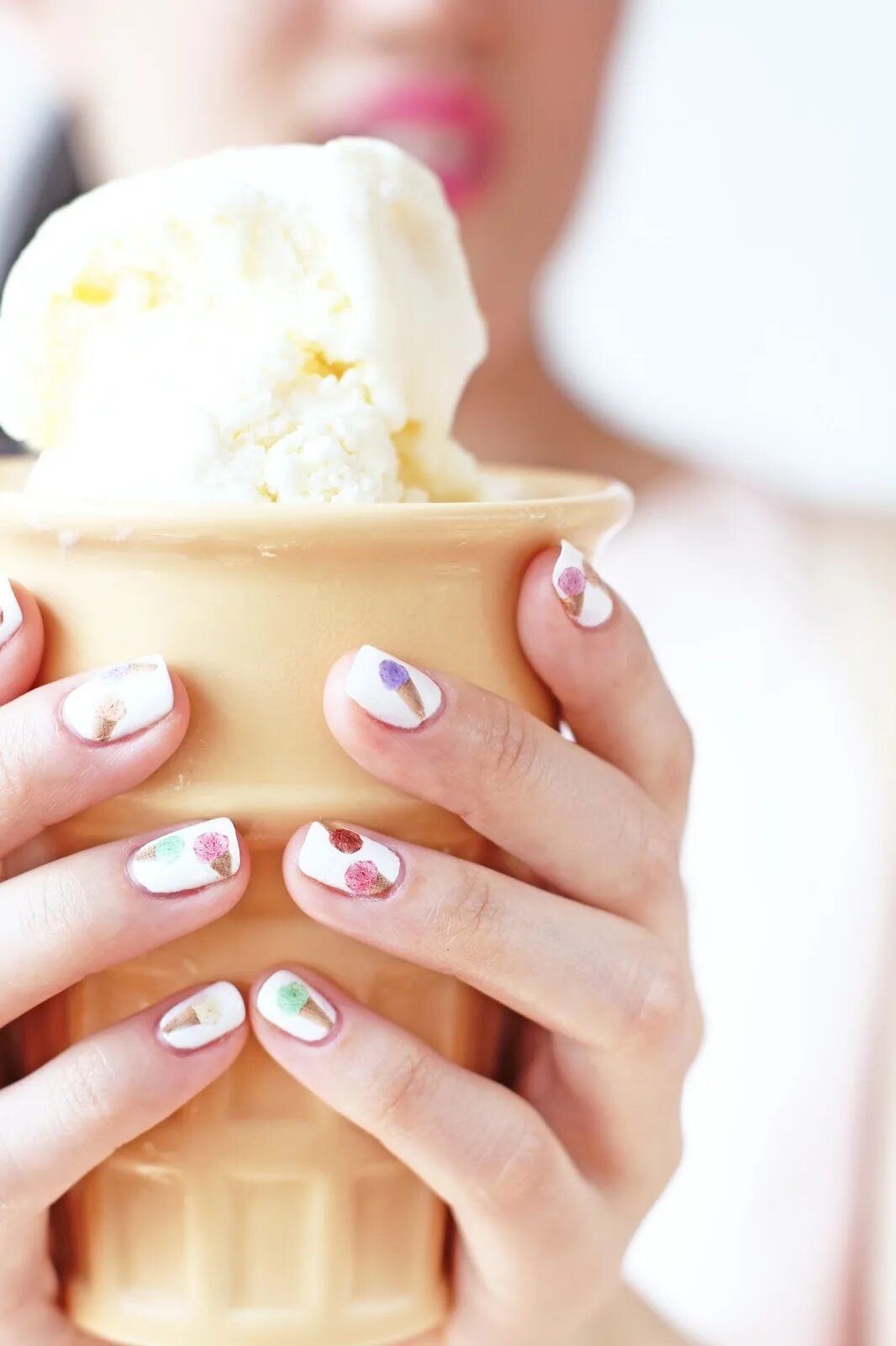 Сладости на ногтях. Nail ice cream. Nail ice cream. Мороженое на розовых ногтях. Розовый маникюр с мороженым.
