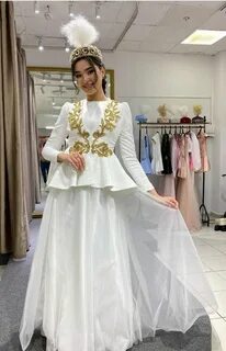 Көйлегі бар қыз ит стиліндегі фотосуретте