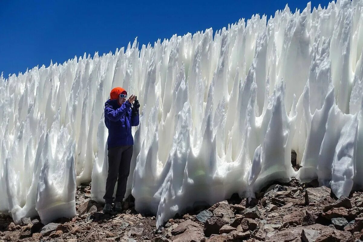 Следующий уникальный. Пенитентес (кальгаспоры). Пенитентес Аргентина. Ледник это Фирн. Пенитентес Дарвин.