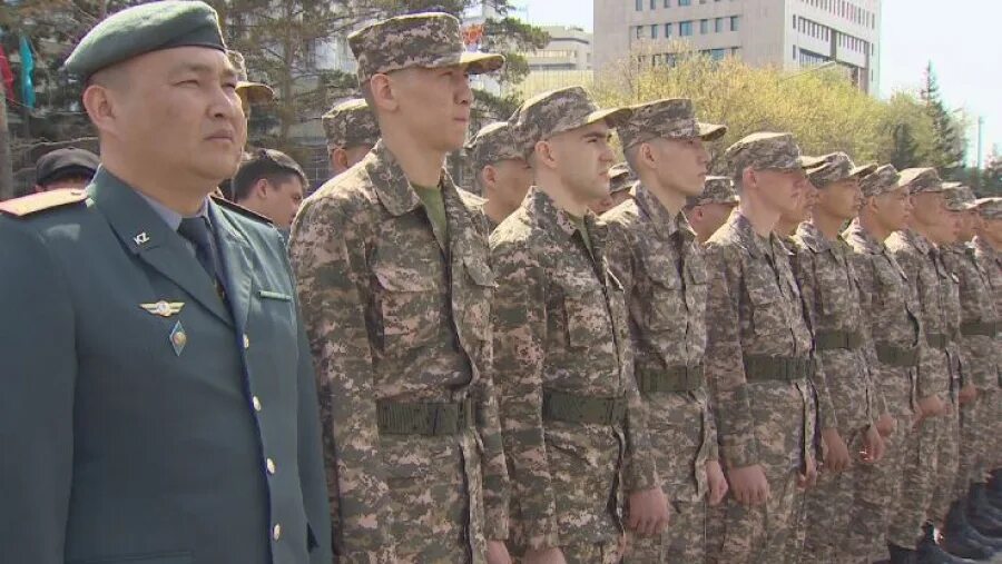 Призыв офицеров запаса казахстан. Призывник казахстан. военнослужащие. казахские призывники.