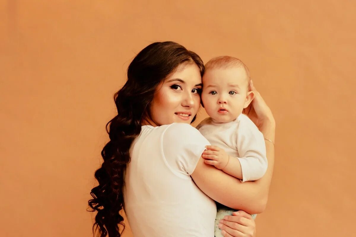 самая красивая мама. молодые мамы. самые красивые молодые мамы. одинокие молодые мамы с детьми. самые красивые молодые мамы.