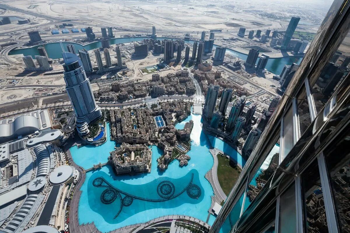 Район бурдж халифа. Бурдж-Халифа Дубай. Бурдж-Халифа Дубай 163 этаж. Дубаи Бурдж-Халифа крыша. Дубай башня Бурдж Халифа вид сверху.